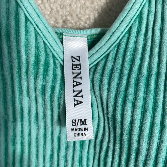 Cropped tank top - Picture 2 of 3